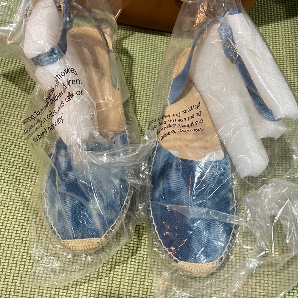 New wedge sandal